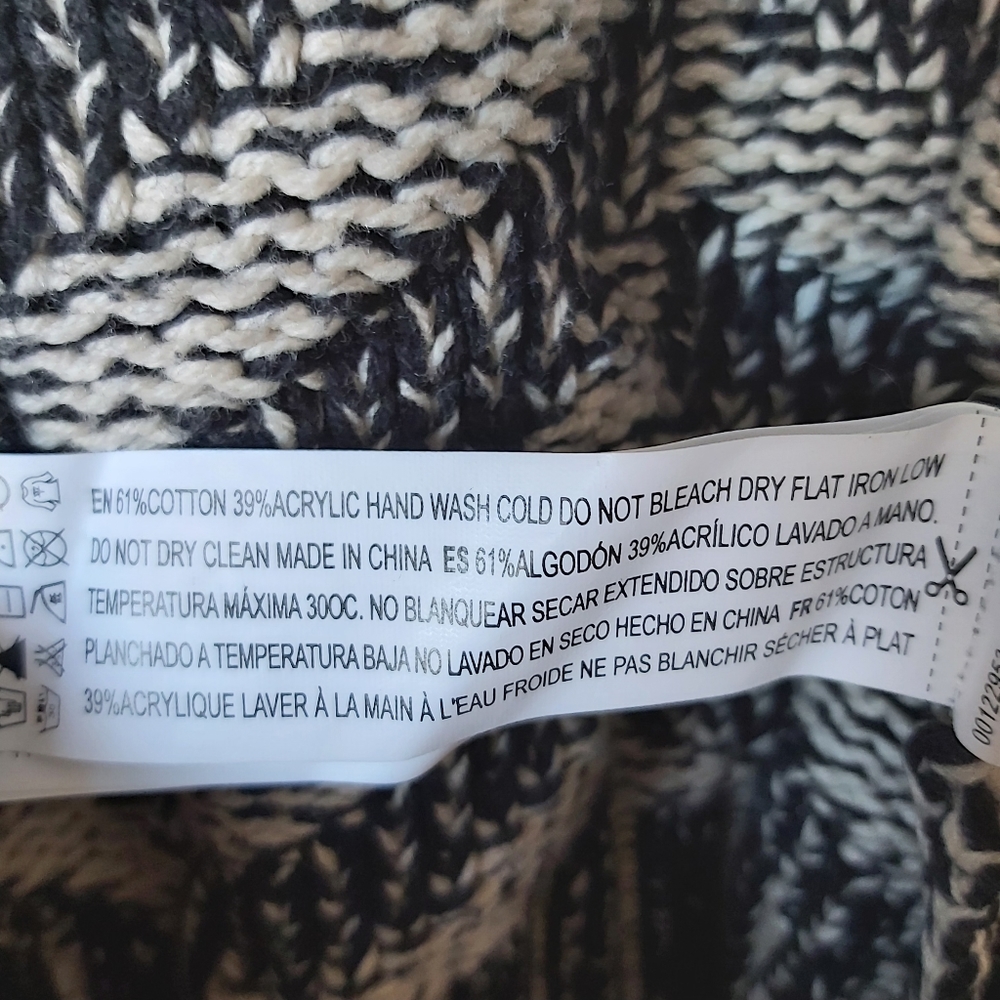 Forever 21 Sweater - Picture 3 of 7
